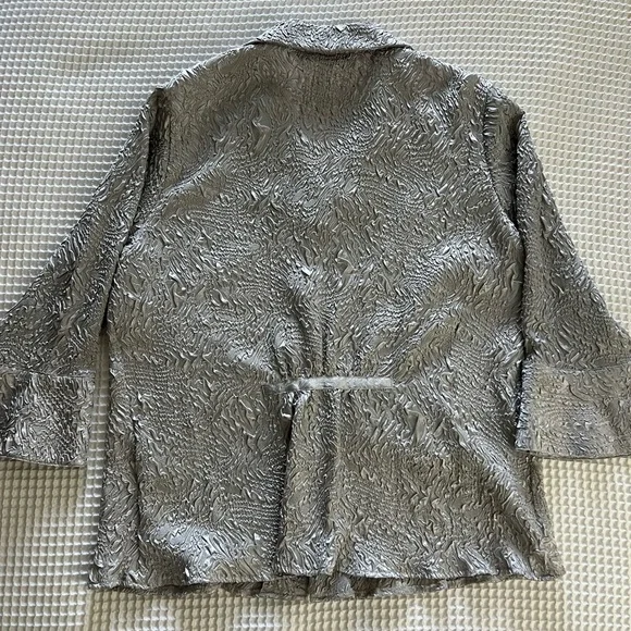 Vintage Metallic Textured Button-Down Blouse - silver, size XL - Picture 2 of 5